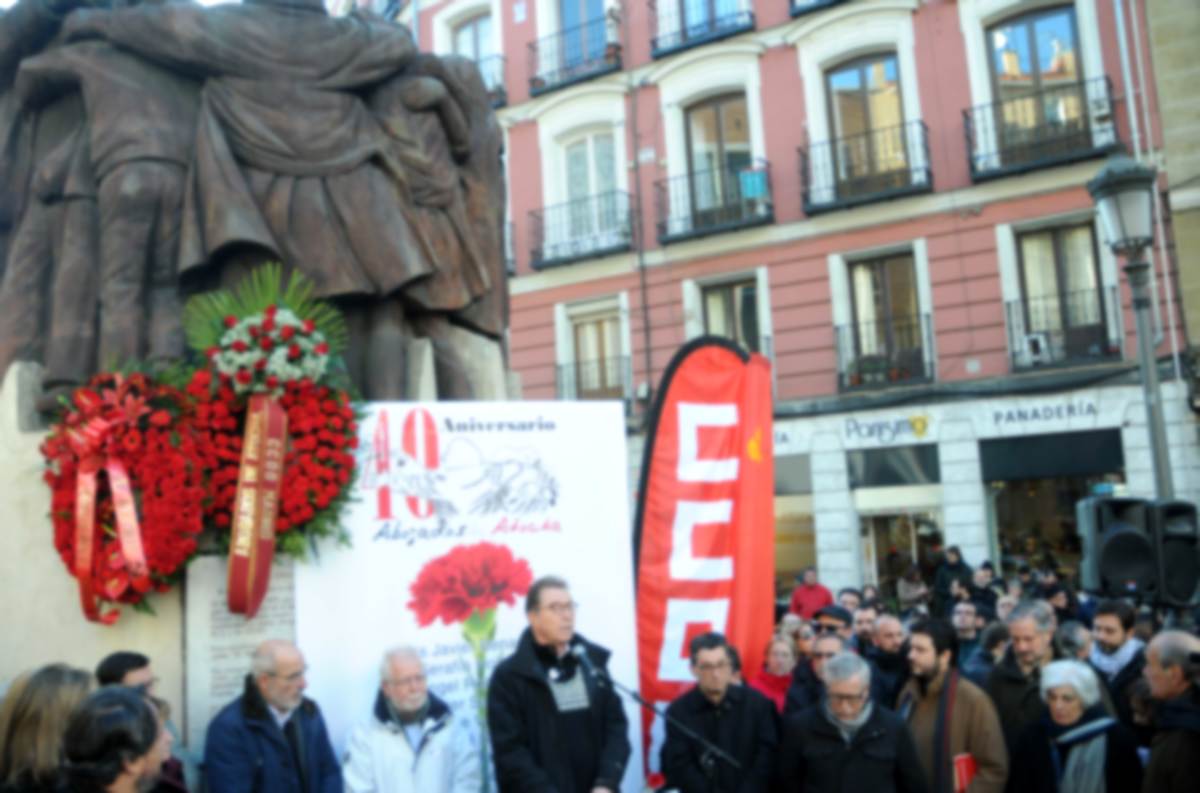 Homenaje a los abogados de Atocha en la plaza de Antn Martn