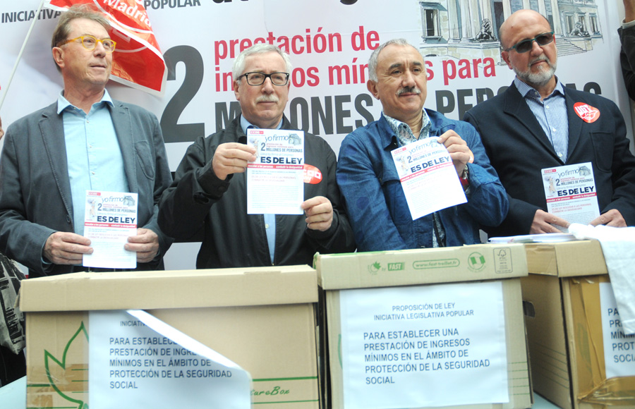 Los secretarios generales y de Madrid de CCOO y UGT presentan las firmas de apoyo a la ILP