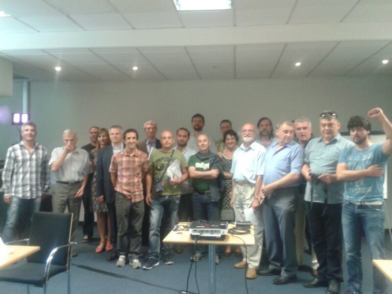 Foto de grupo de los sindicalistas que participaron en el seminario de Miln
