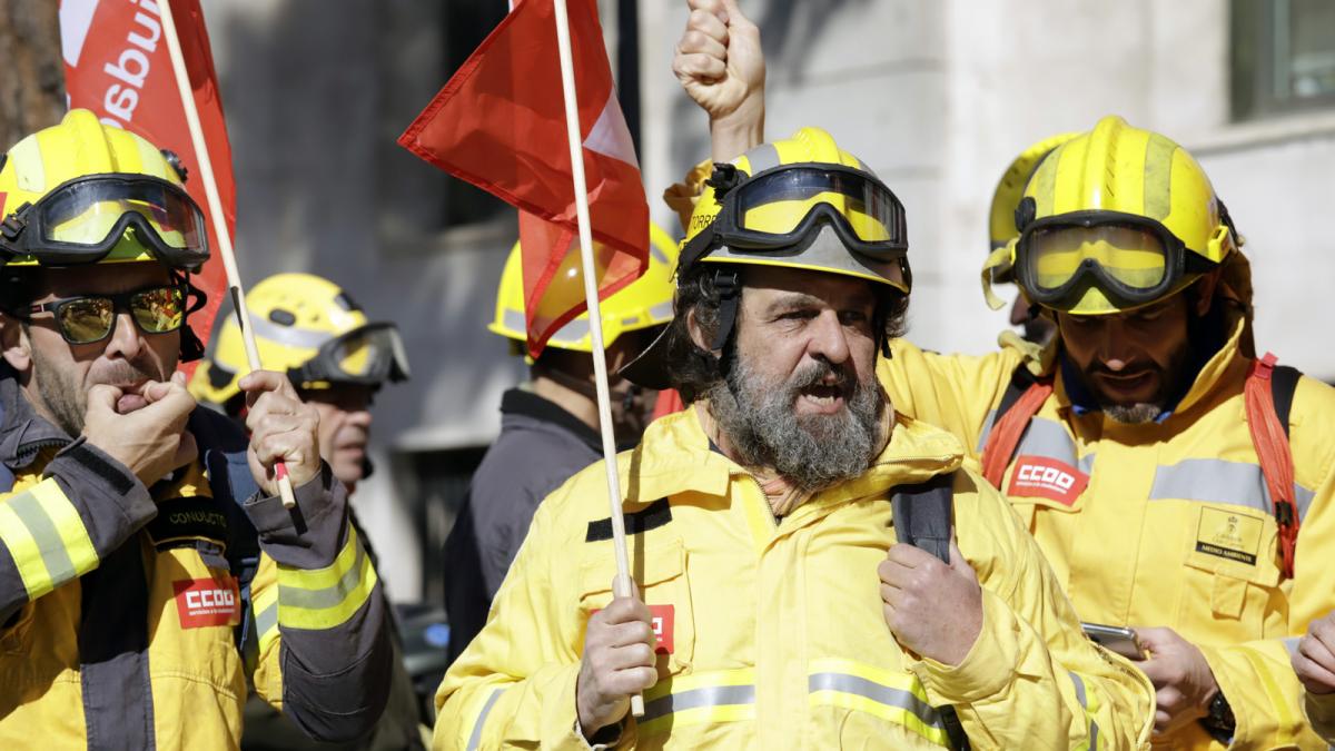 20230228. Concentracin en defensa del Estatuto Bsico de los Bomberos Forestales.