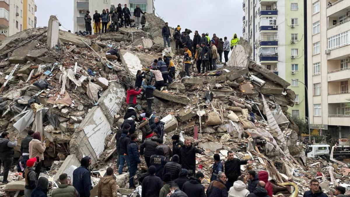 Terremoto en Turquía e Irán [foto de bay.com.mt]
