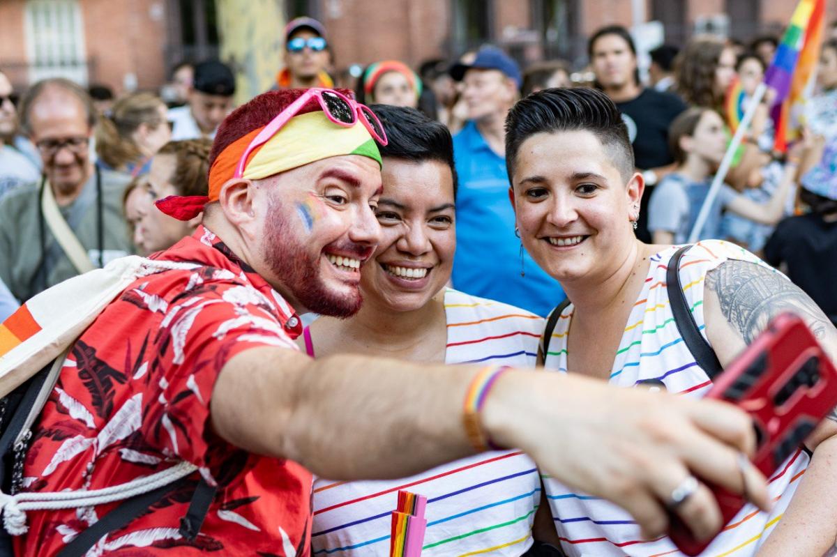 Nos hemos manifestado en la marcha del Orgullo 2023 #AlTrabajoSinArmarios #OrgulloDeSer