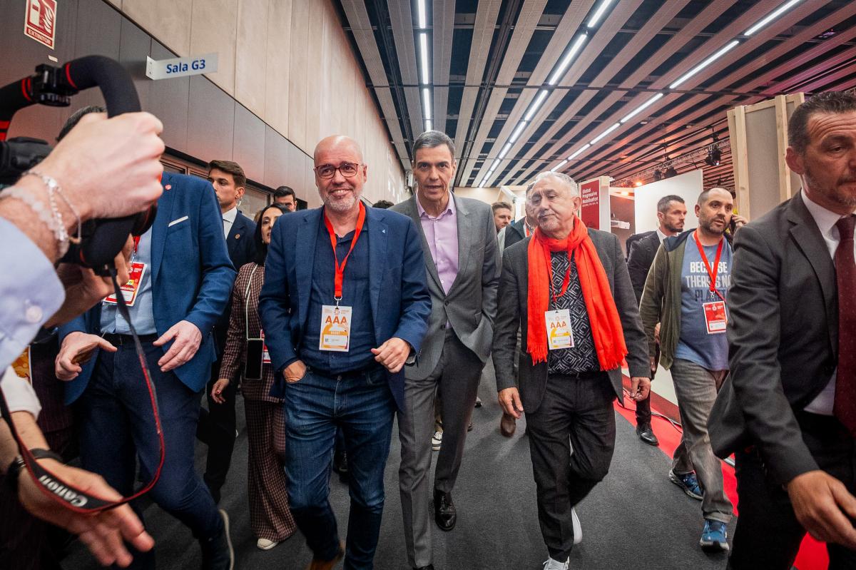 Unai Sordo junto a Pedro Sánchez y Pepe Álvarez (UGT) rumbo a la asamblea sindical del evento. Foto: ETUC.