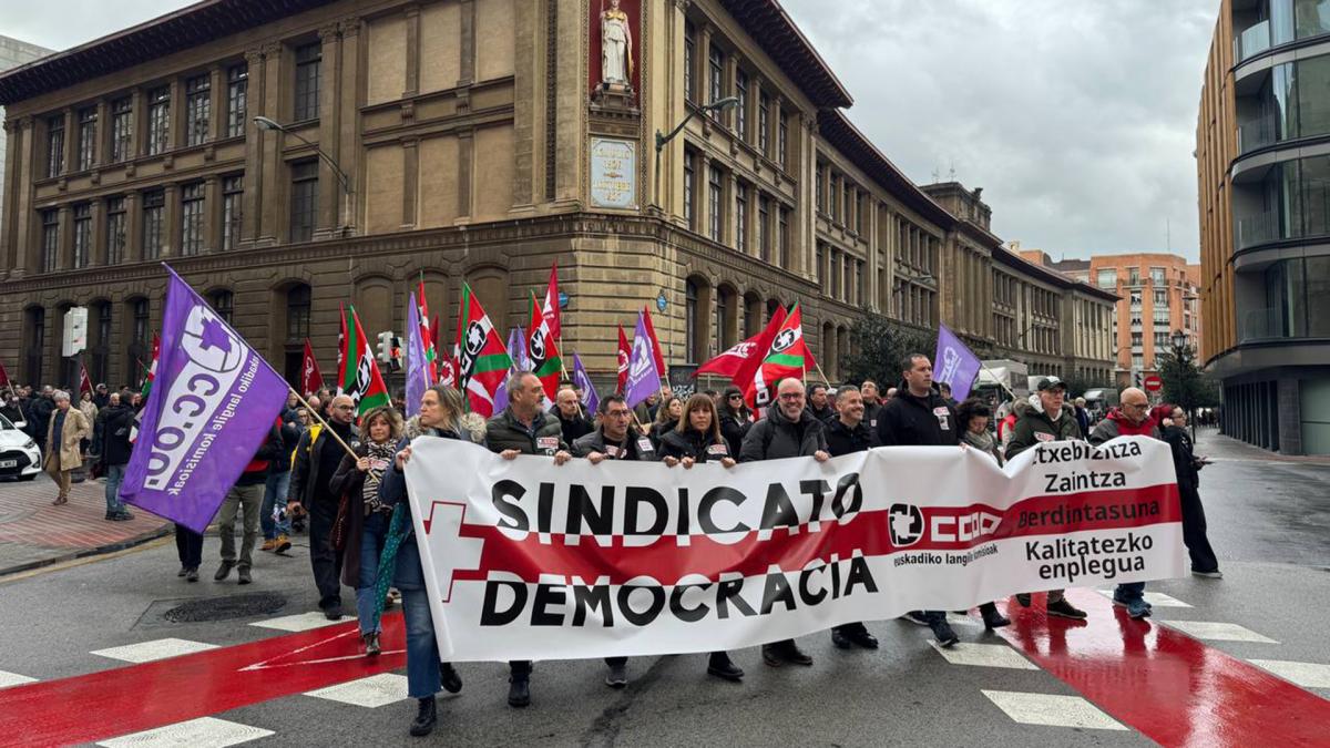 Unas 800 personas se movilizaron en Bilbao respondiendo a la convocatoria del sindicato.