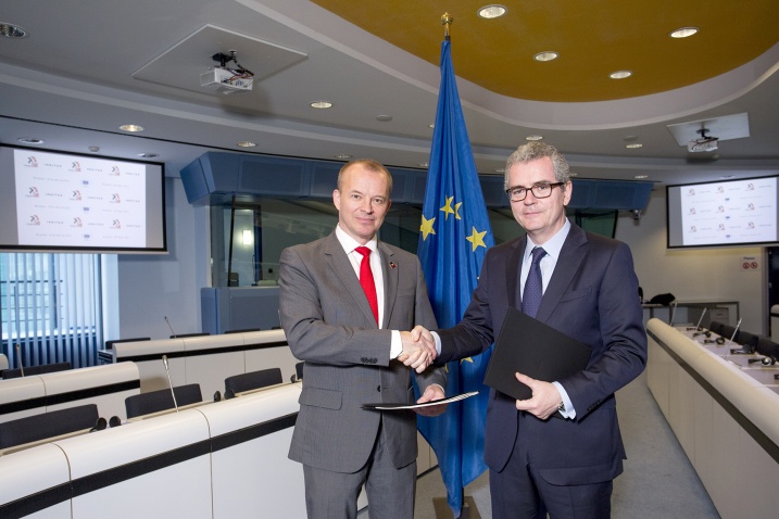 El secretario general de IndustriALL Global Union y el presidente de Inditex