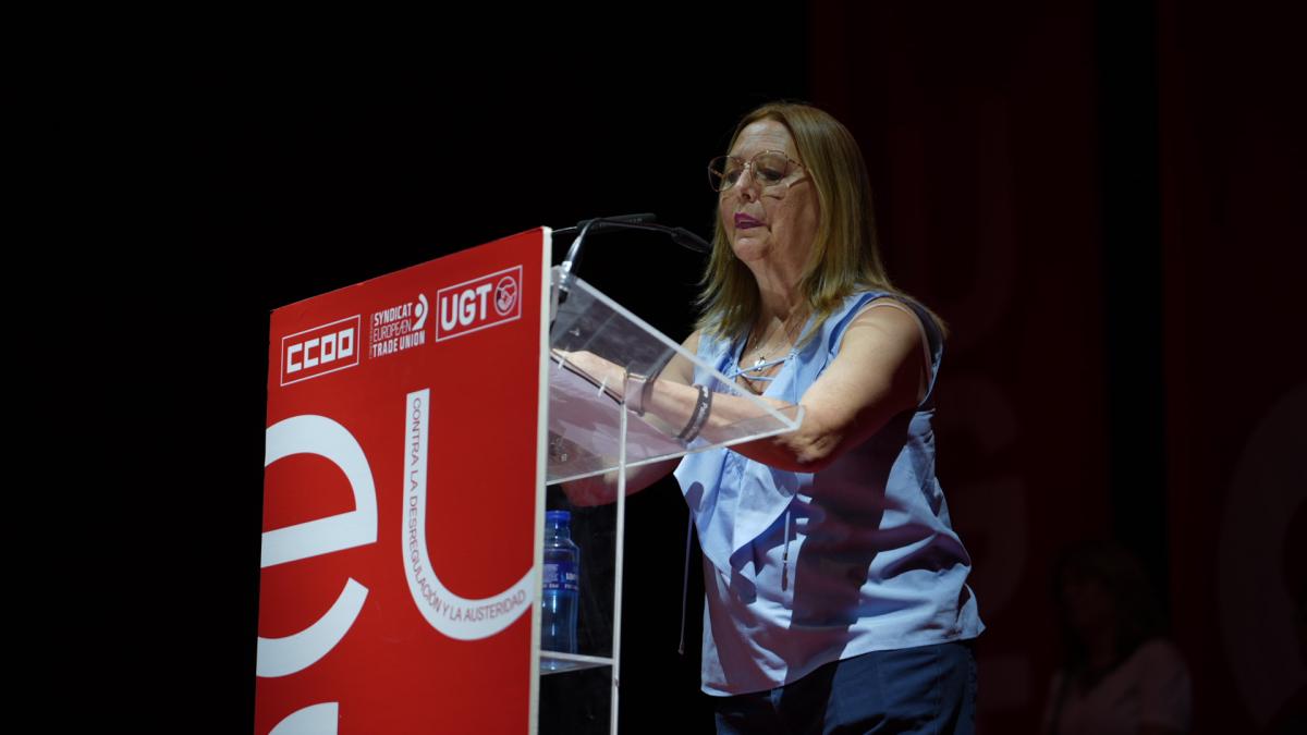 Ana Martínez López, viceseceria general de FERPA intervino en el acto con un discurso vibrante dentro de las intervenciones del sindicalismo europeo.