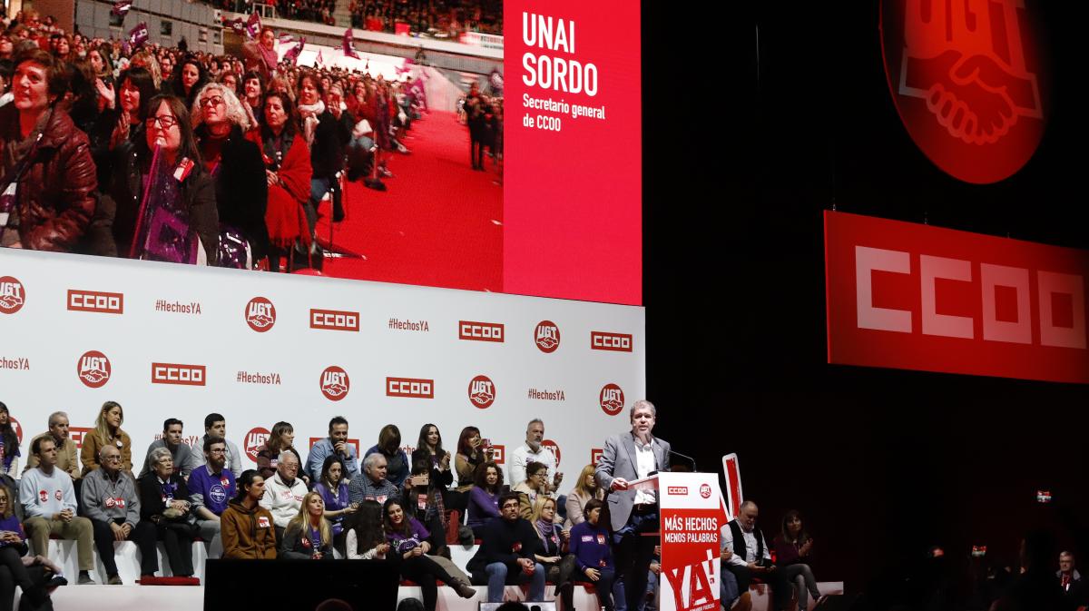 10.000 sindicalistas de CCOO y UGT llenan la Caja Mgica