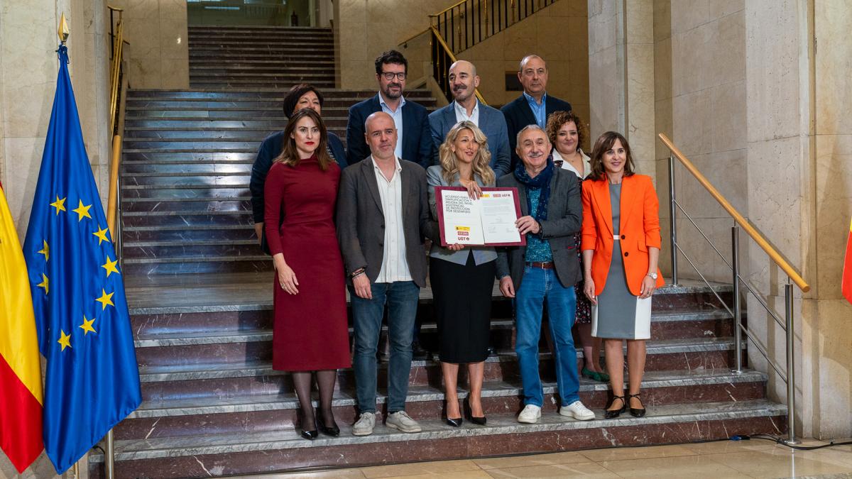 6 de mayo: Firma y Acuerdo para la simplificacin y mejora del nivel asistencial de proteccin por desempleo.