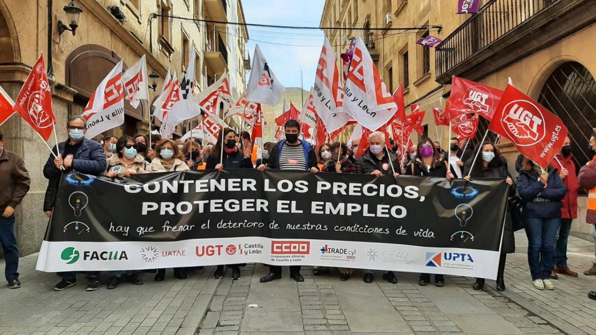 El sindicato se ha concentrado hoy en todo el pas para reclamar que se contengan los precios y se evite la pobreza