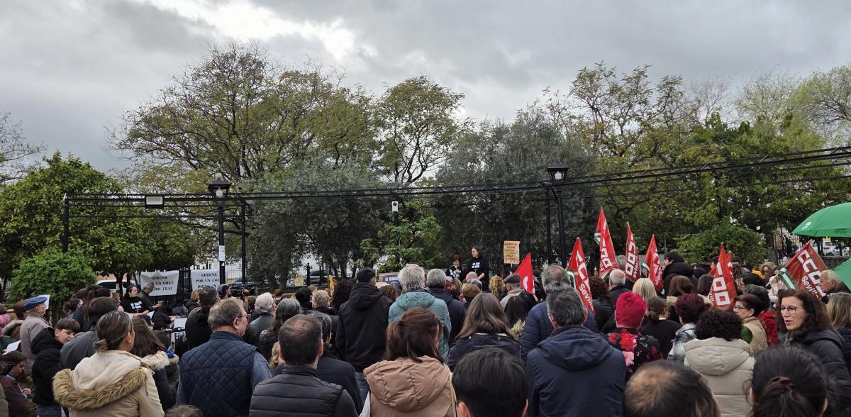 Concentración por un nuevo colegio en Gerena.