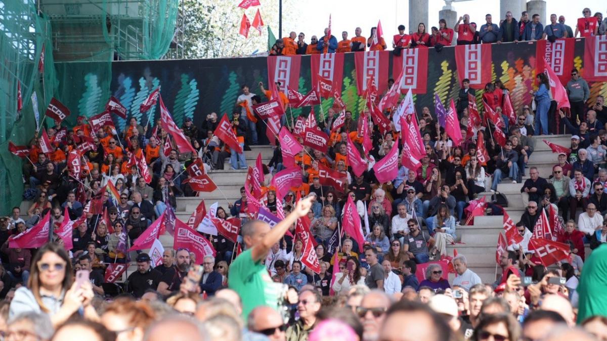 En el escenario instalado en la pista descubierta del polideportivo getafense, se ontaba con una nuida representación de los comités de  Airbus, Bosch, SEAT, Inditex, Banco Santander, Starbucks, Glovo, Correos, Eulen, Ilunion, Prosegur, Valoriza y Serveo, así como el Ayuntamiento de Madrid y centros educativos y hospitales como La Paz, Severo Ochoa y el 12 de Octubre, entre muchos otros.