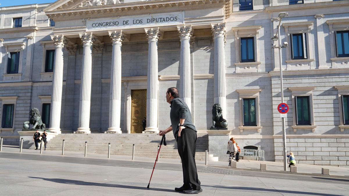 Día Internacional de las Personas Mayores frente al Congreso de los Diputados.