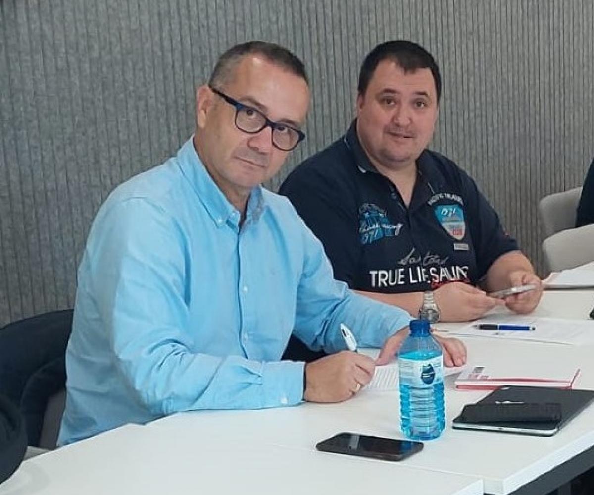 Representantes de CCOO de Industria durante la firma de las tablas salariales