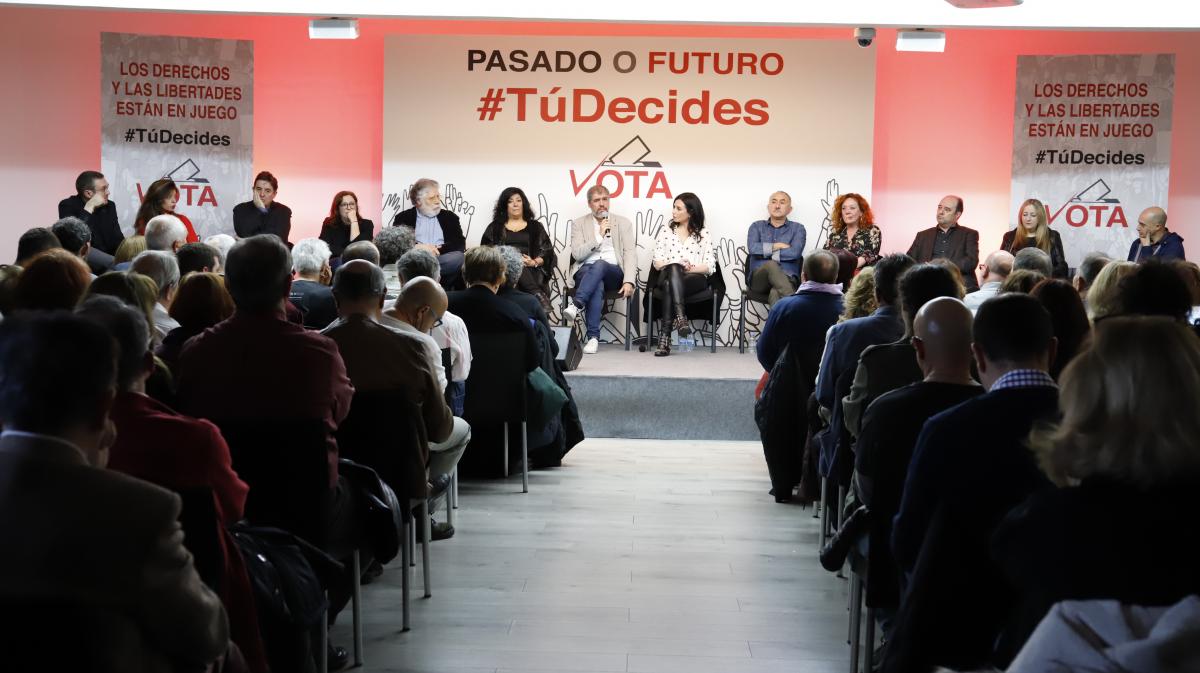 Galera de imgenes del acto "Pasado o Futuro. T decides"