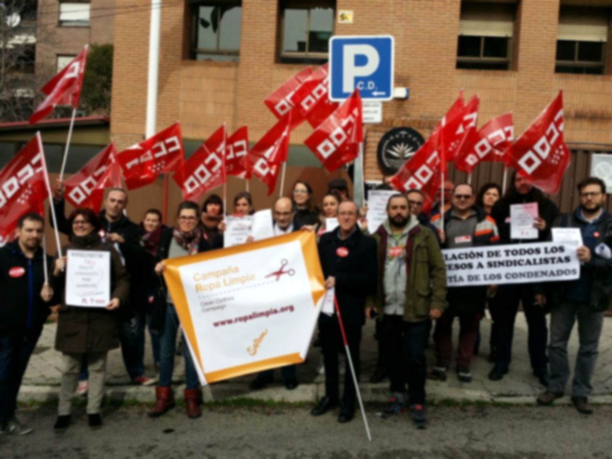 Concentracin a las puertas de la embajada de Bangladesh en Madrid