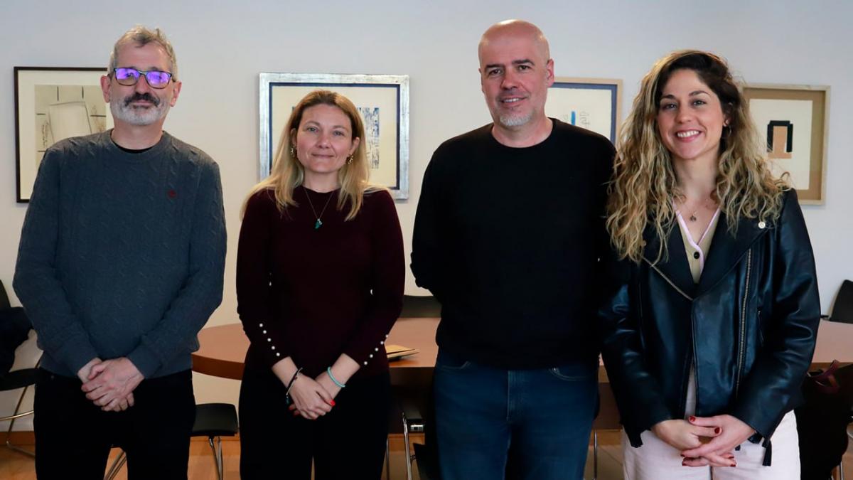 Imagen del encuentro mantenido en la sede del sindicato entre Unai Sordo, secretario general de CCOO, junto con la secretaria confederal de Participacin Institucional y Movimientos Sociales, Carmen Vidal; y la nueva coordinadora y coordinador del Movimiento Sumar, Lara Hernndez y Carlos Martn.