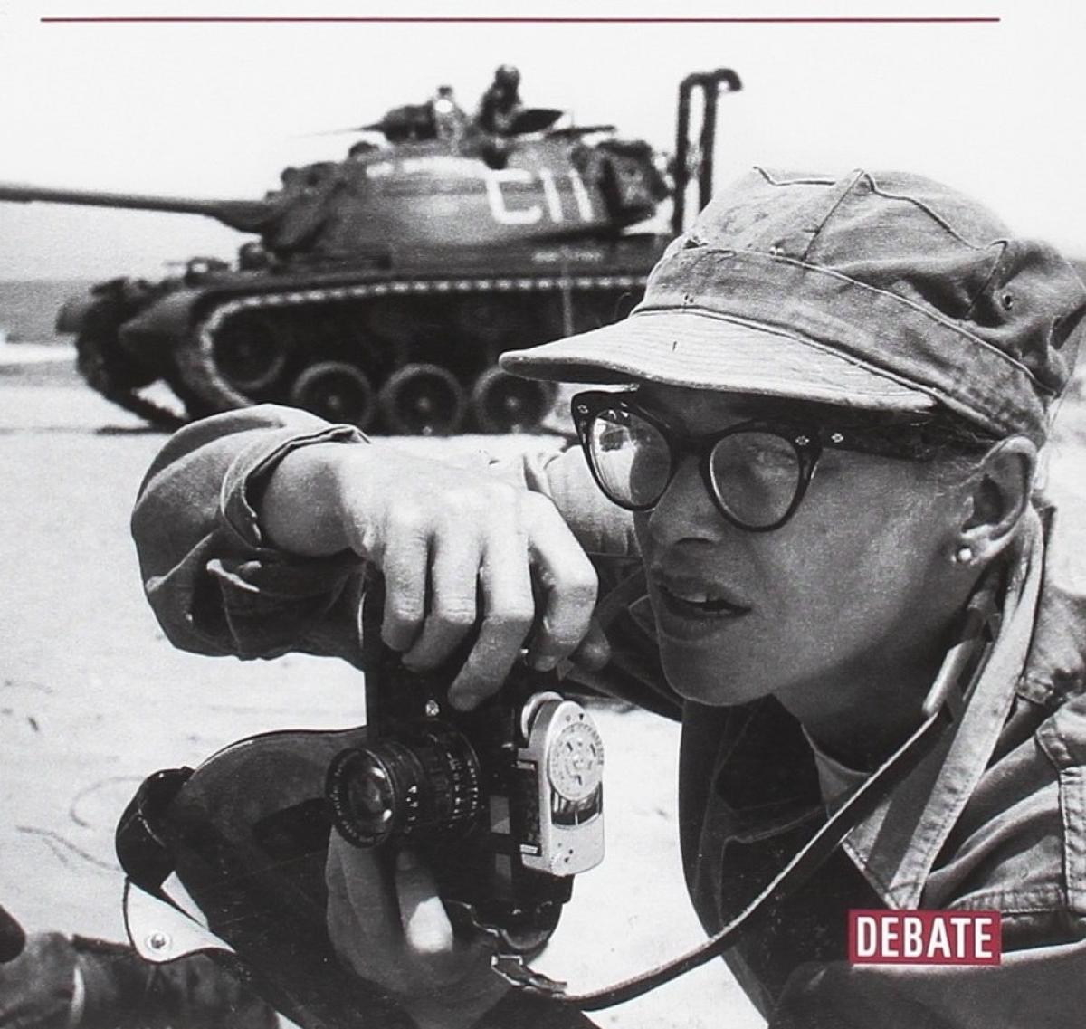 Detalle de la portada del libro "Reporteras españolas, testigos de guerra. De las pioneras a las actuales", de Ana del Paso.
