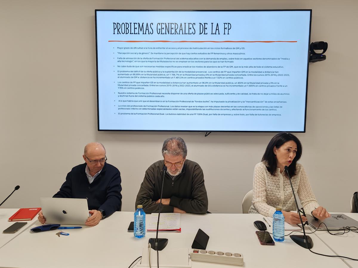 Alonso Gutirrez, Paco Garca y Cristina Snchez en la rueda de prensa