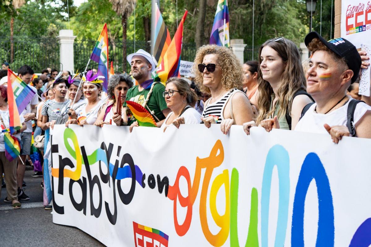 Nos hemos manifestado en la marcha del Orgullo 2023 #AlTrabajoSinArmarios #OrgulloDeSer