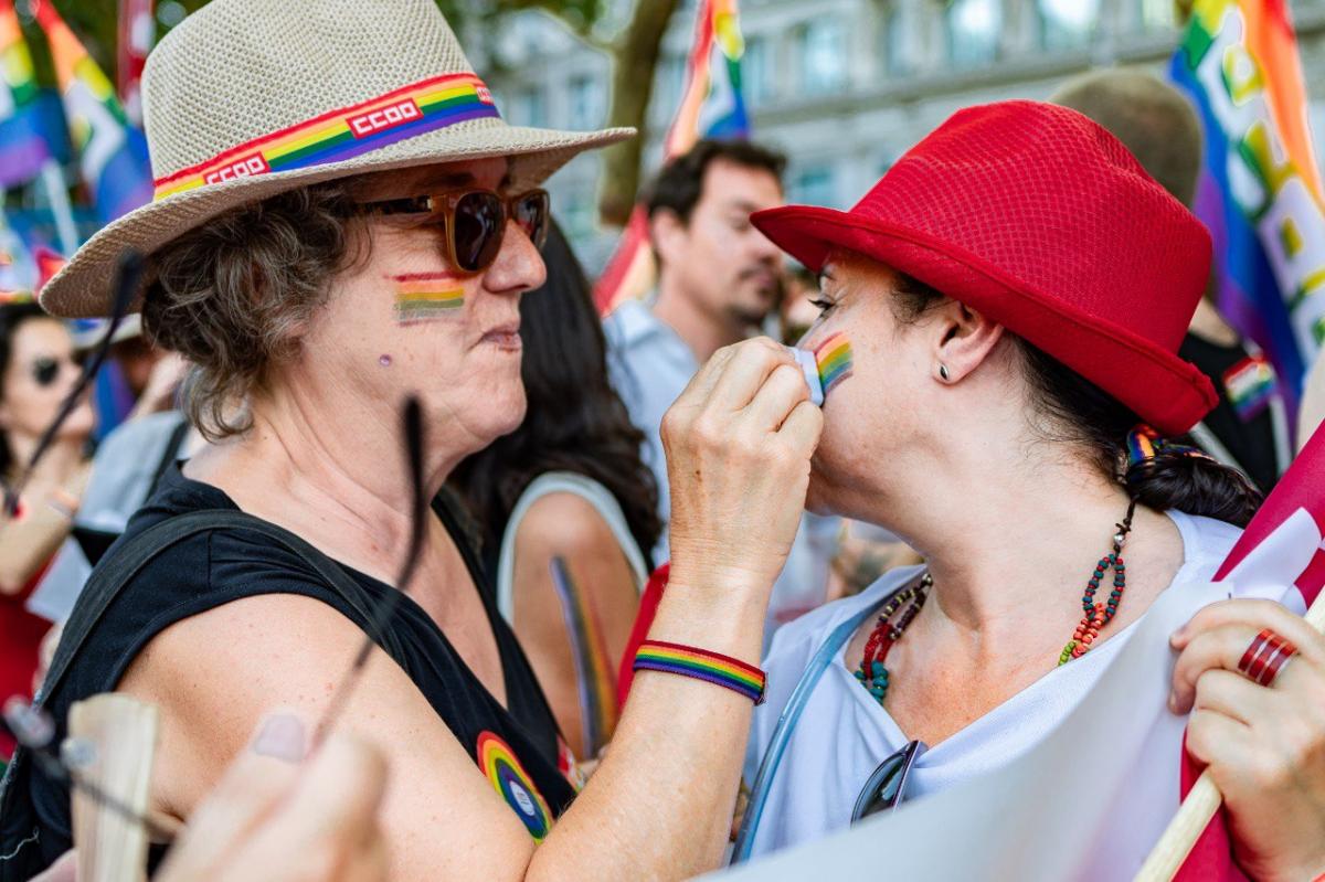 Nos hemos manifestado en la marcha del Orgullo 2023 #AlTrabajoSinArmarios #OrgulloDeSer