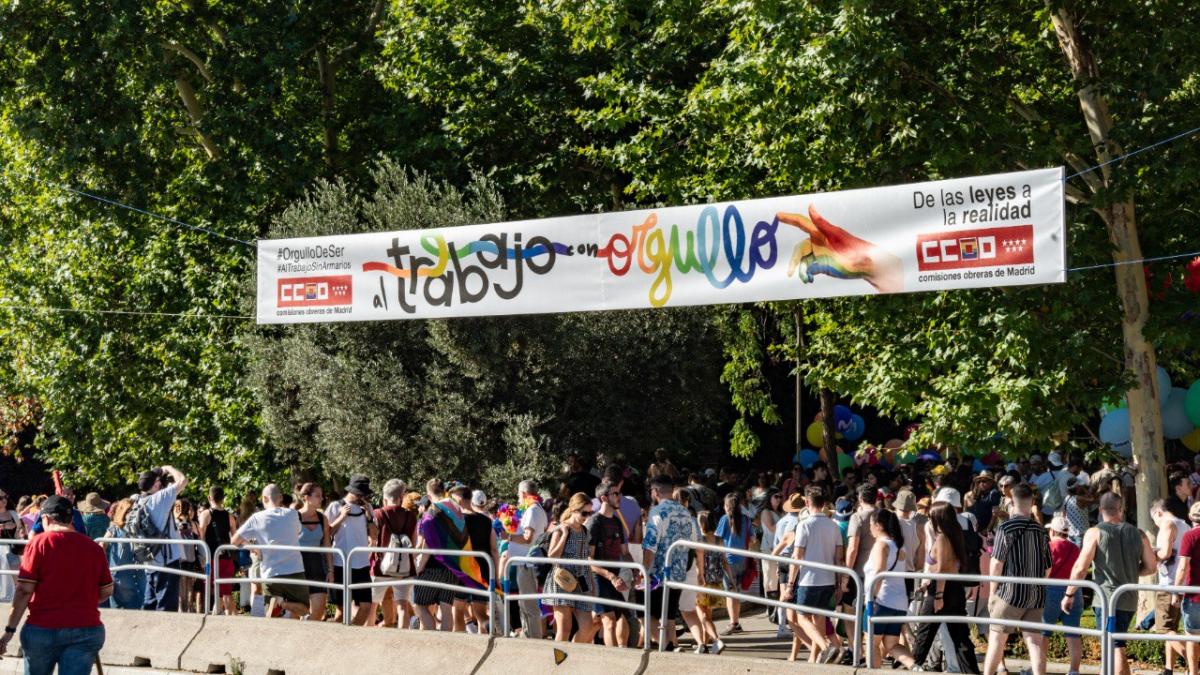 Nos hemos manifestado en la marcha del Orgullo 2023 #AlTrabajoSinArmarios #OrgulloDeSer