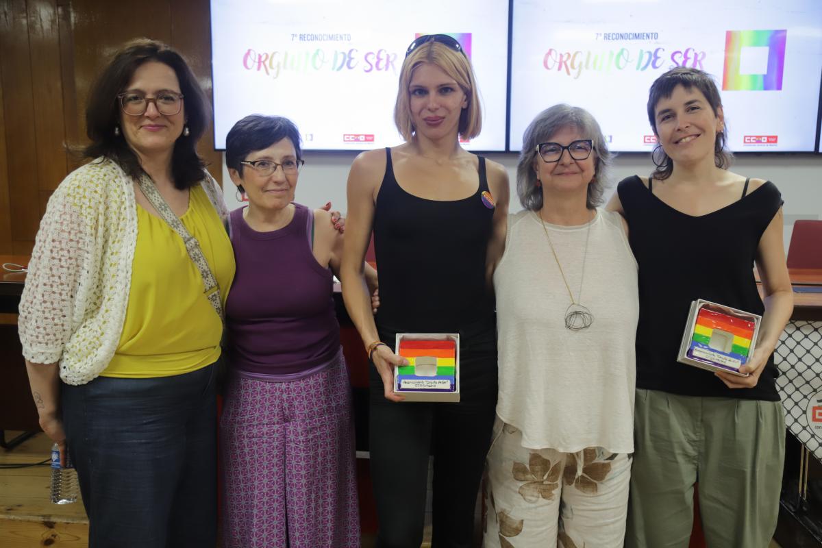 De izquierda a derecha, Carolina Vidal López, Francisca Gómez Sánchez, Samantha Hudson, Paloma López Bermejo y Camino Baró. (Fran Llorente / CCOO Madrid)