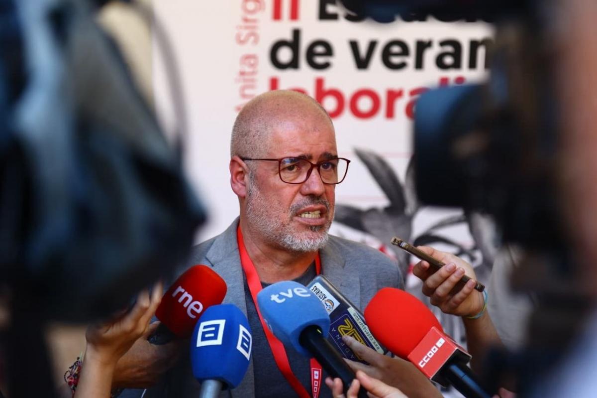 Unai Sordo comparece ante los medios tras su participación en la Escuela de Verano "Anita Sirgo", organizada por CCOO de Asturias