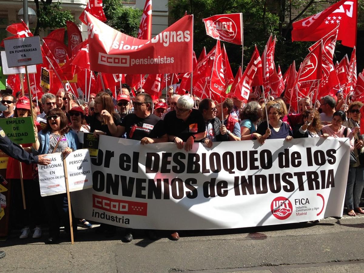 Concentracin ante la sede de la CEOE en Madrid