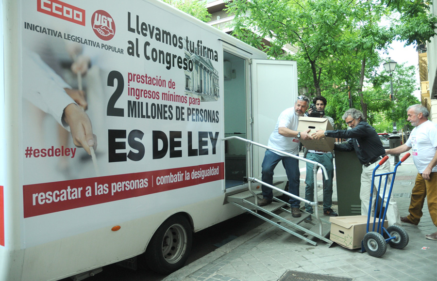 Galera de imgenes de la presentacin de las firmas de apoyo a la ILP en el Congreso