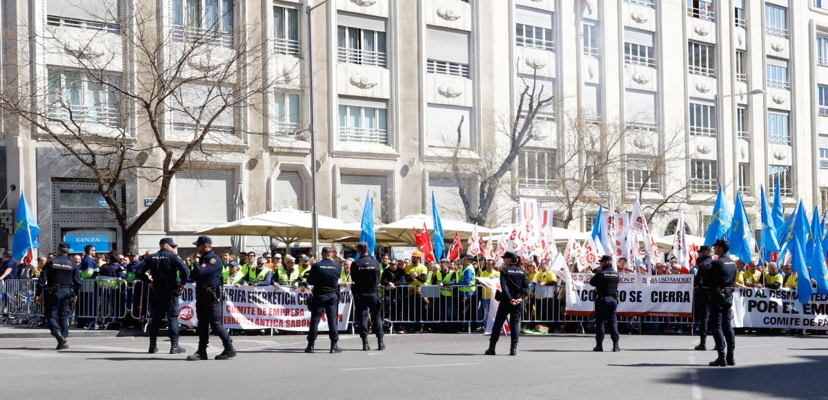 Concentracin de trabajadores de Alcoa ante el Congreso