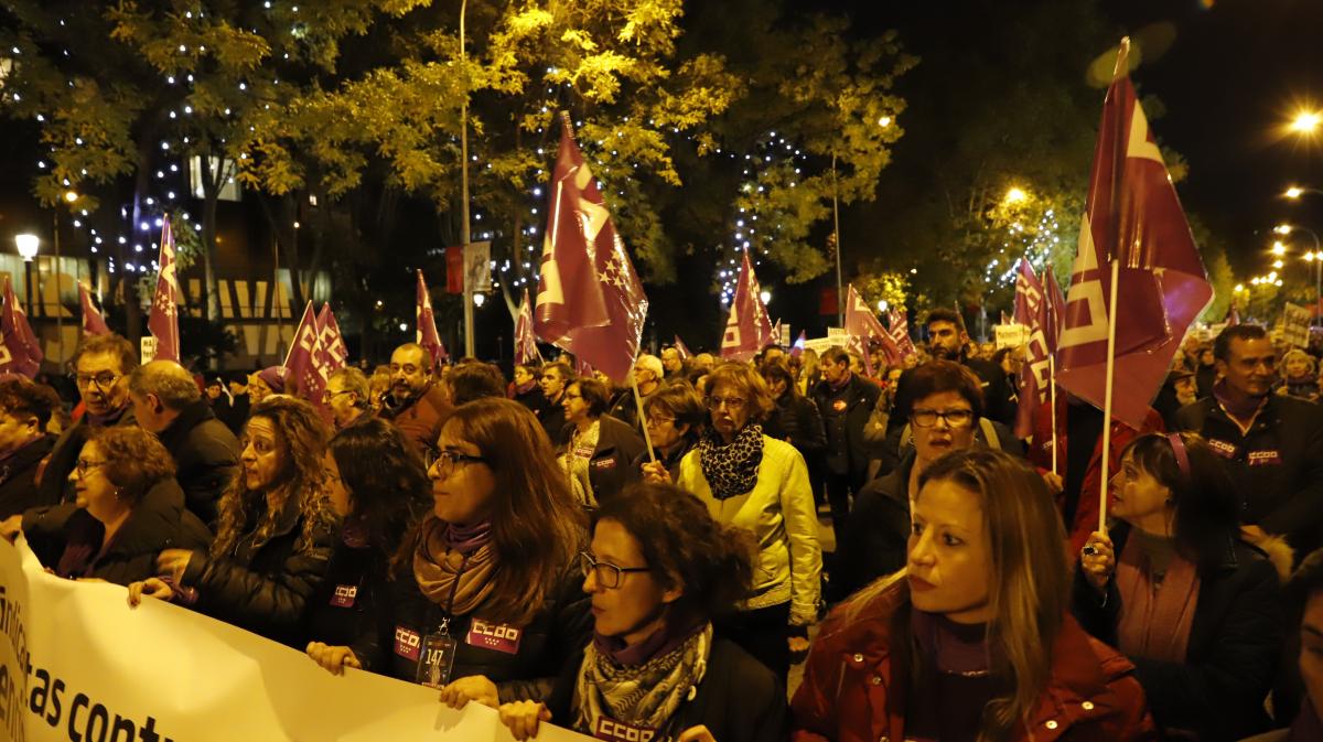 Una marea morada recorre las calles contra la violencia machista