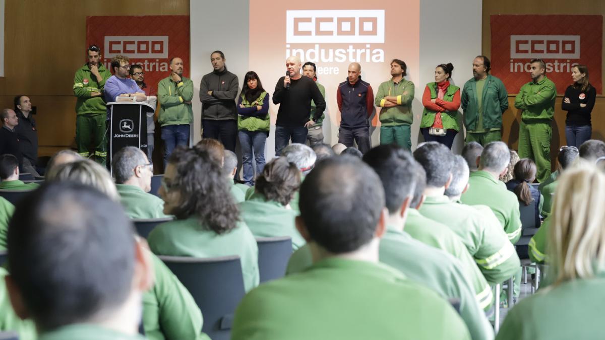 Asamblea de trabajadores en la fbrica de John Deere en Getafe con motivo de las elecciones sindicale (23 de noviembre)