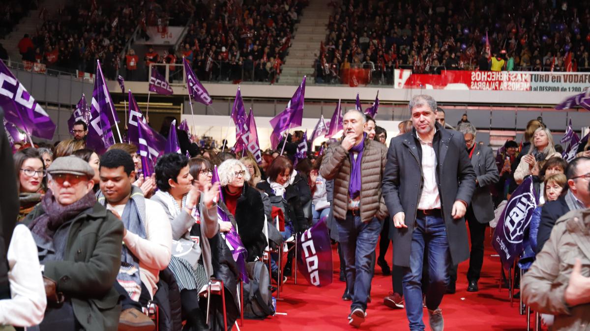 10.000 sindicalistas de CCOO y UGT llenan la Caja Mgica