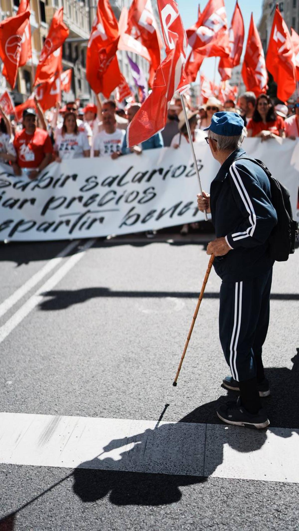 1 de Mayo 2023. "Subir salarios, bajar precios, repartir beneficios".