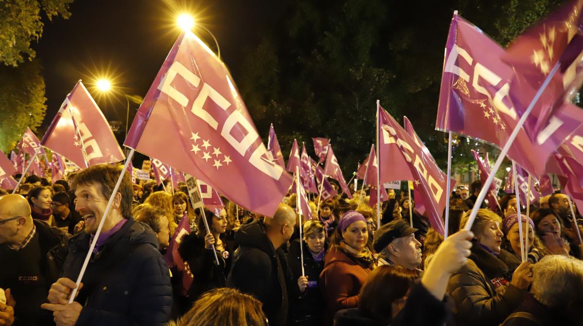 Una marea morada recorre las calles contra la violencia machista