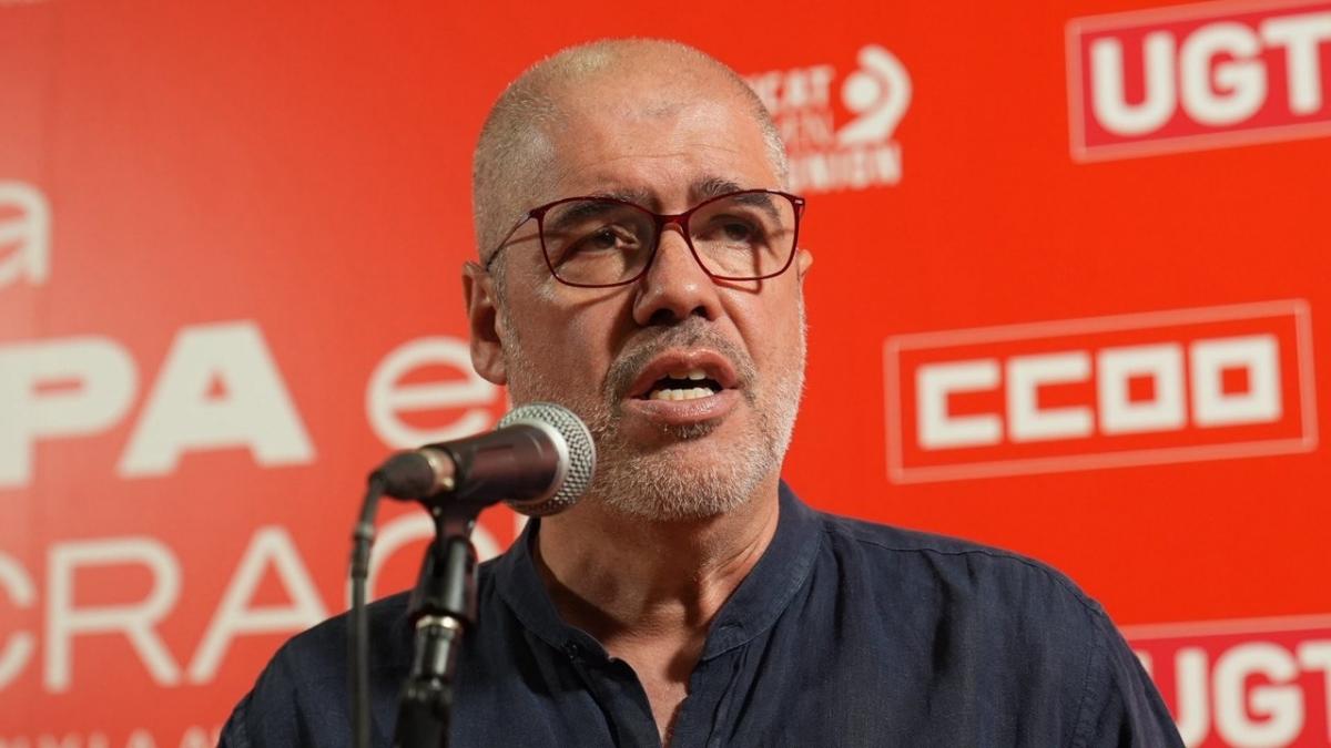 El secretario general de CCOO, Unai Sordo, responde a las preguntas de la prensa antes de iniciarse la gran asamblea sindical europea.