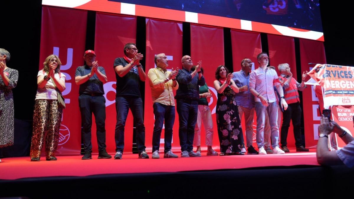 Unai Sordo y Pepe Álvarez, al final del acto ,rodeados de los sindicalistas europeos que acudieron a la cita convocados por la Confederación Europea de Sindicatos (CES).