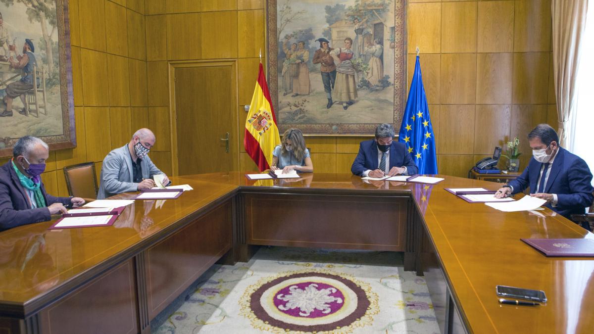 Firma Acuerdo de ERTE entre el Gobierno y los agentes sociales en el Ministerio de Trabajo y Economa Social