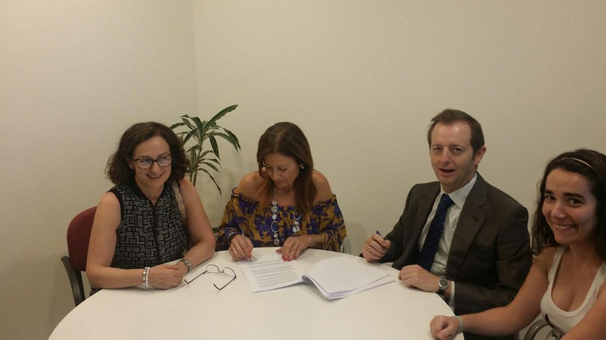 Incluye una clusula de revisin salarial que garantiza el poder adquisitivo