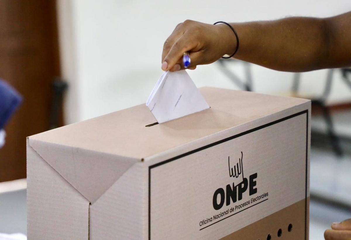 En esta contienda decisiva, el pueblo peruano se enfrenta a una clara disyuntiva, elegir entre una opción que encarna las aspiraciones de las mayorías populareso  la continuidad de un modelo autoritari y neoliberal.