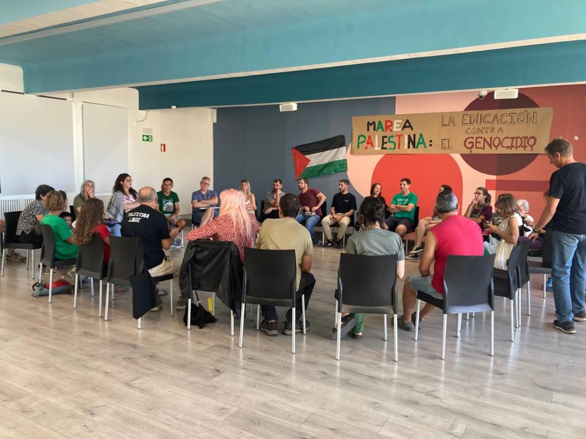Delegados y delegadas de CCOO Enseñanza Madrid durante el encierro en Bellas Artes.