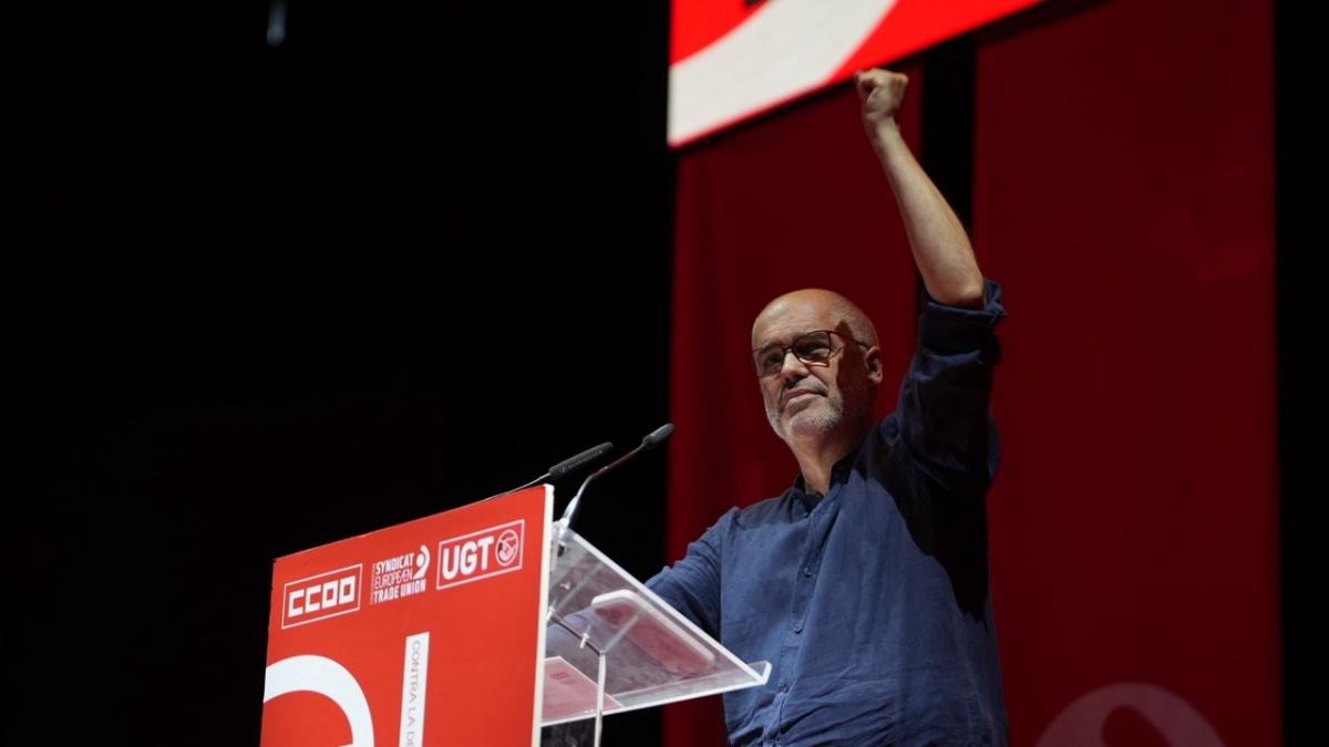 Unai Sordo saluda al público desde el atril.