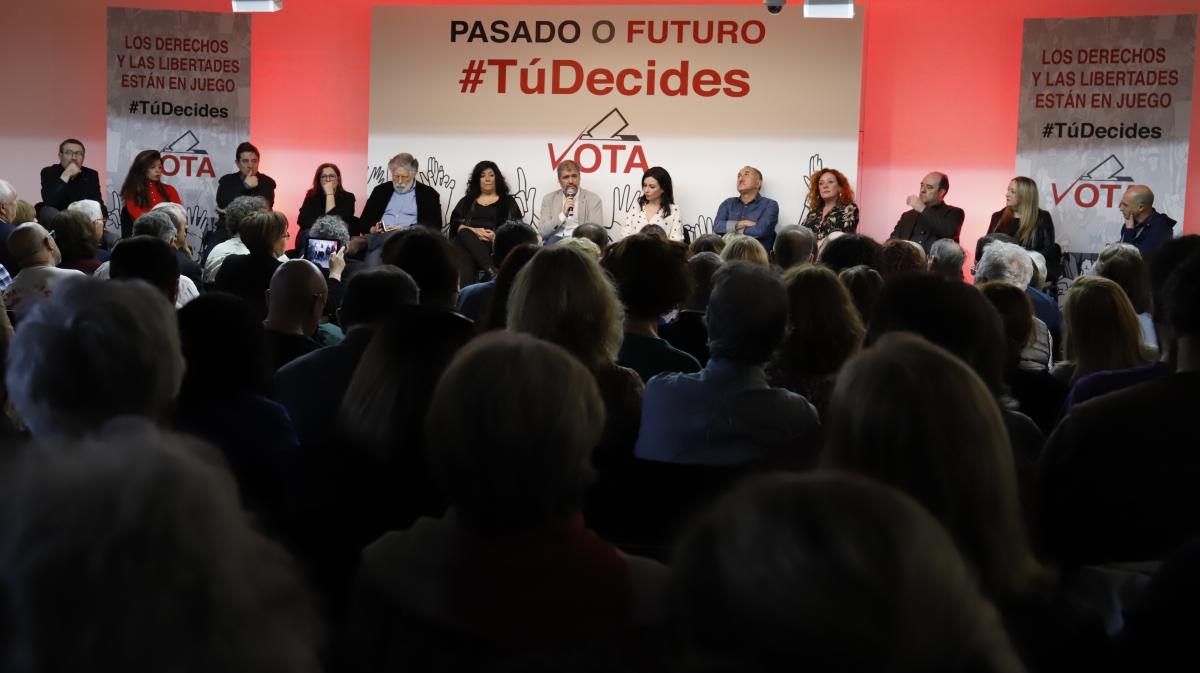 Galera de imgenes del acto "Pasado o Futuro. T decides"