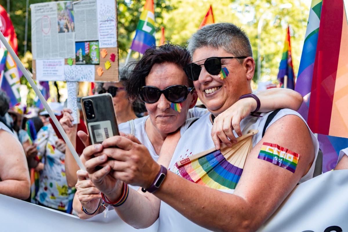 Nos hemos manifestado en la marcha del Orgullo 2023 #AlTrabajoSinArmarios #OrgulloDeSer