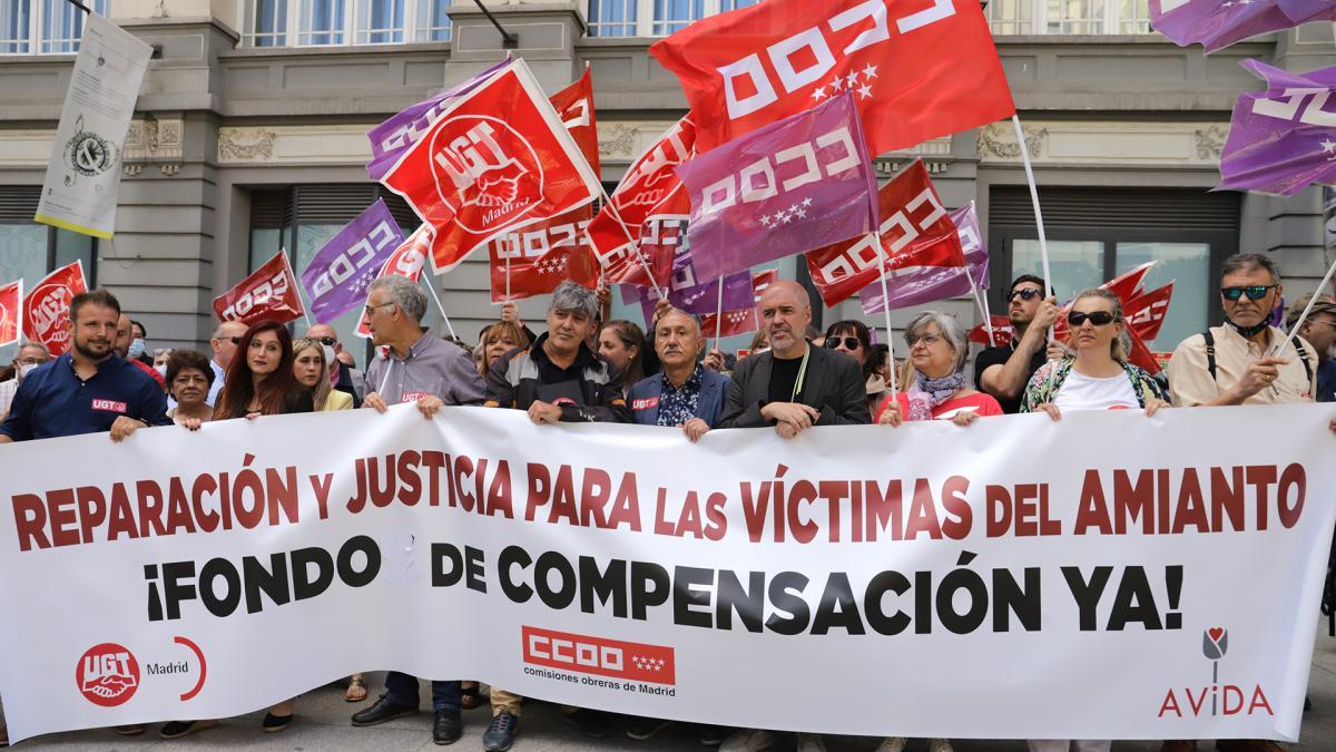 El Gobierno fracasa con la entrada en vigor del fondo del amianto que impide a la mayoría de las víctimas ejercer su derecho a una indemnización.