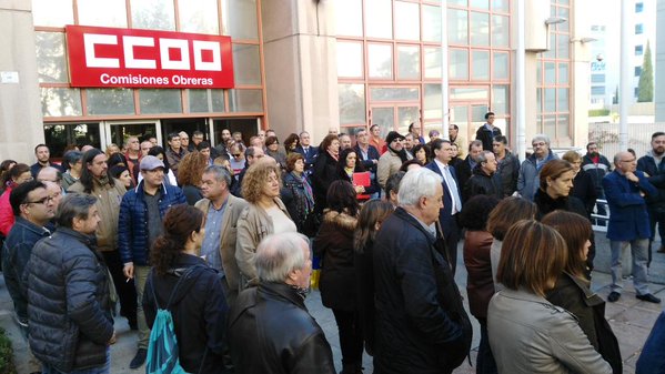 Cinco minutos de silencio en la sede de las federaciones estatales de CCOO en Madrid