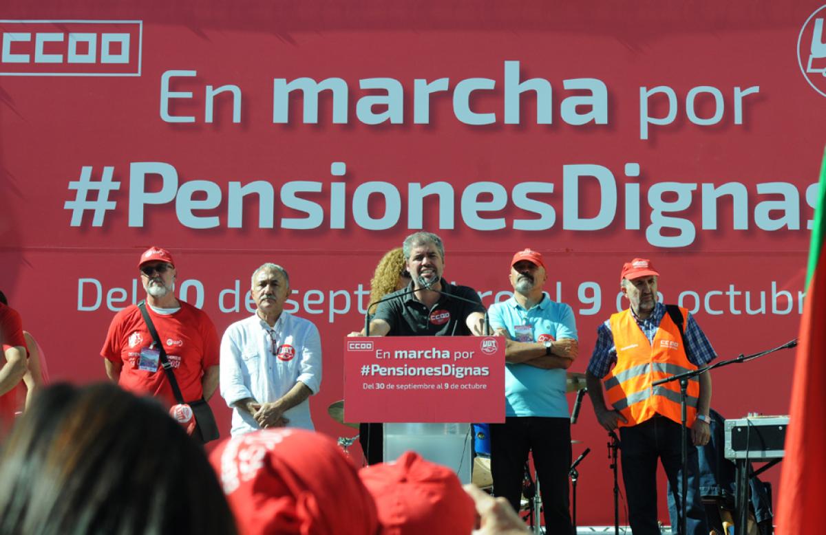 Unai Sordo, secretario general de CCOO, interviene en la marcha por las pensiones dignas en la Puerta del Sol de Madrid
