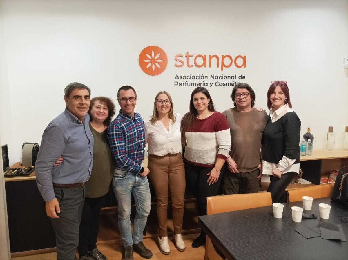 Firma del convenio de perfumera y afines